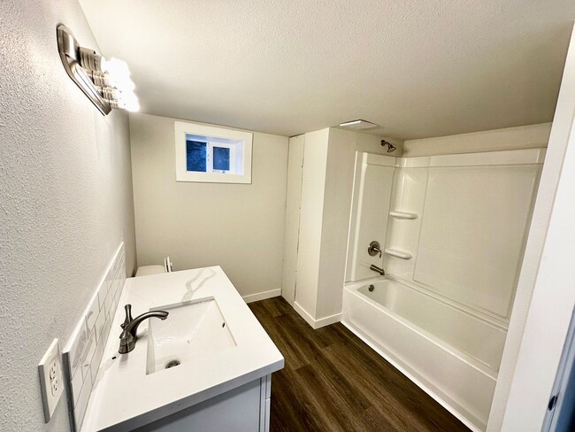 Building Photo - Fully remodeled 4-bedroom, 2-bathroom lumi...