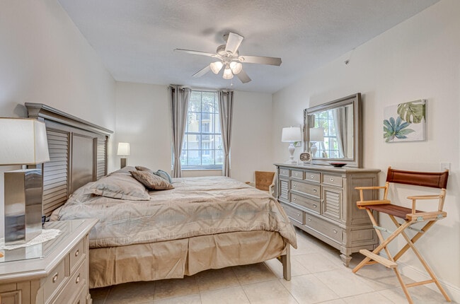 Building Photo - 630 S Sapodilla Ave