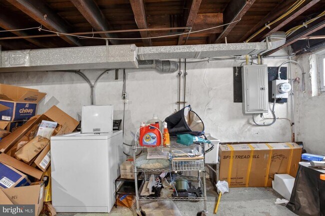 Building Photo - 3147 Edgemont St