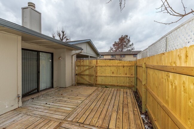 Building Photo - 2 Bed | 1.5 Bath East Tulsa with Spacious Back yard!