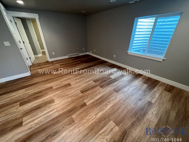 Building Photo - Stylish Vineyard Basement Apartment!