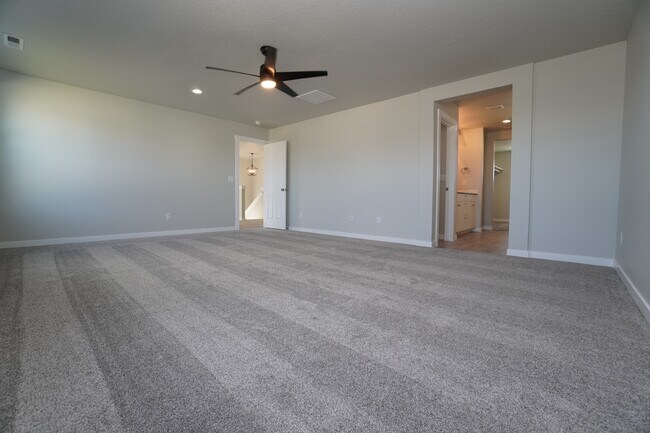 Building Photo - 1218 W Bass River Dr