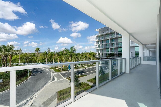 Building Photo - 2000 Metropica Wy