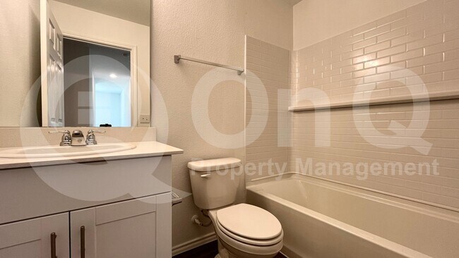 Building Photo - 812 Poppy Cv Ln