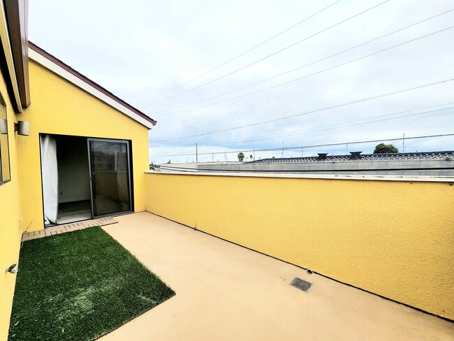 Building Photo - Downtown San Carlos 2 bedroom