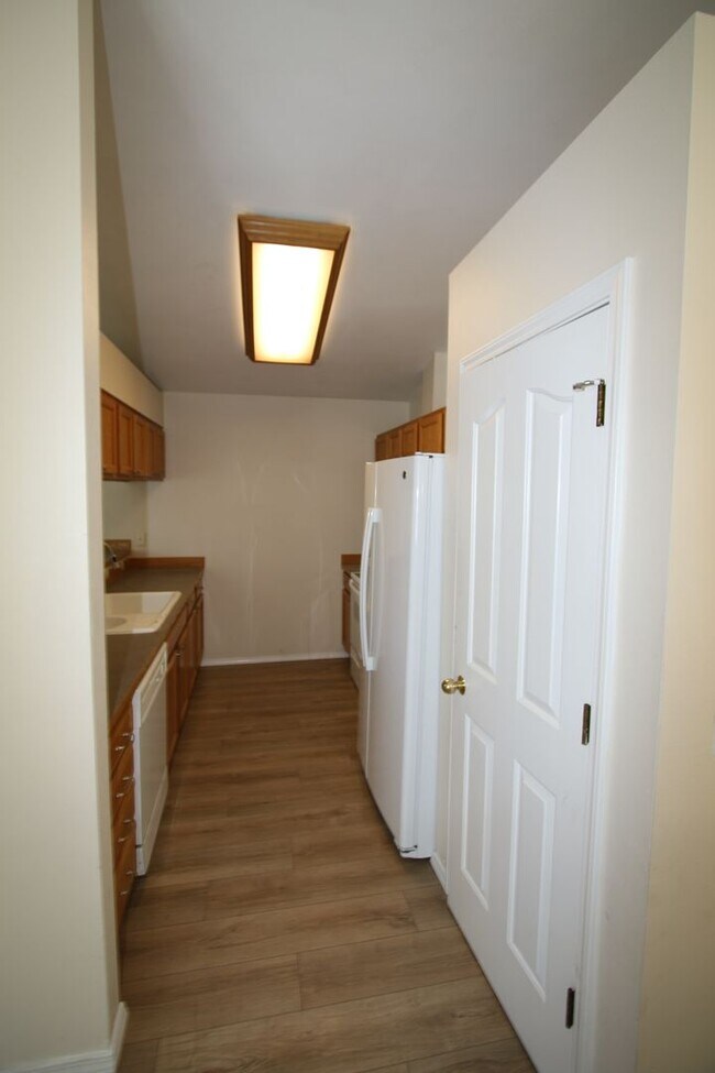 Building Photo - Beautiful 3 Bedroom Eagle River Home