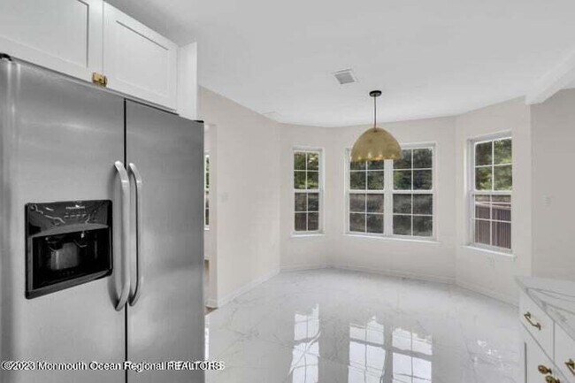 Building Photo - 380 Sapphire Dr