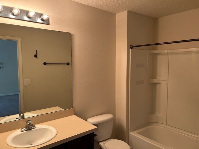 Building Photo - 2 Bed 2 Bath Condo in Gated Community with Balcony Views! Plenty of Amenities, Washer & Dryer and...