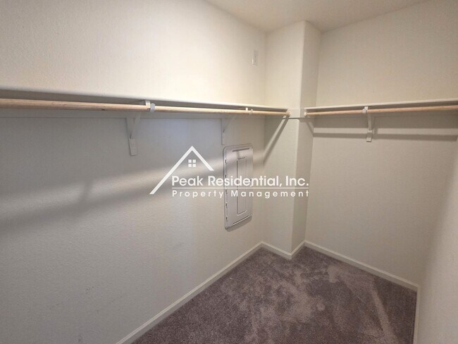 Building Photo - Only 2 years new. 3-bedrooms in Elk Grove