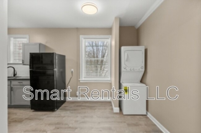 Building Photo - 4209 Ellenwood Ave