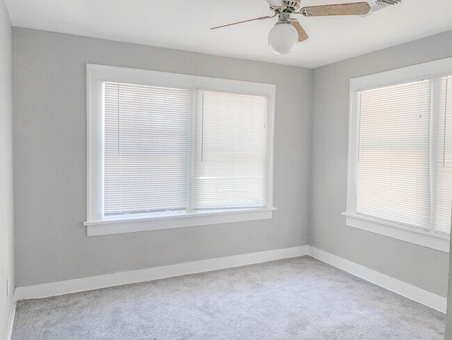 Building Photo - Pre-Leasing - 2 bed 1 bath