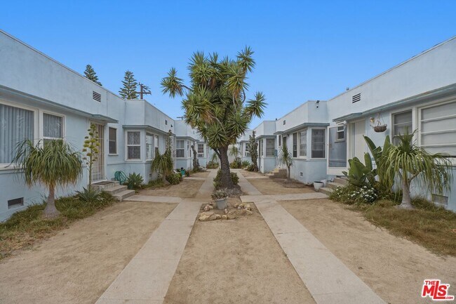 Building Photo - 2317 Ocean Park Blvd