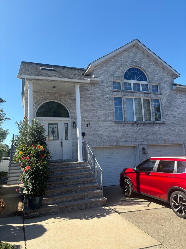 Building Photo - 93 Hendel Ave