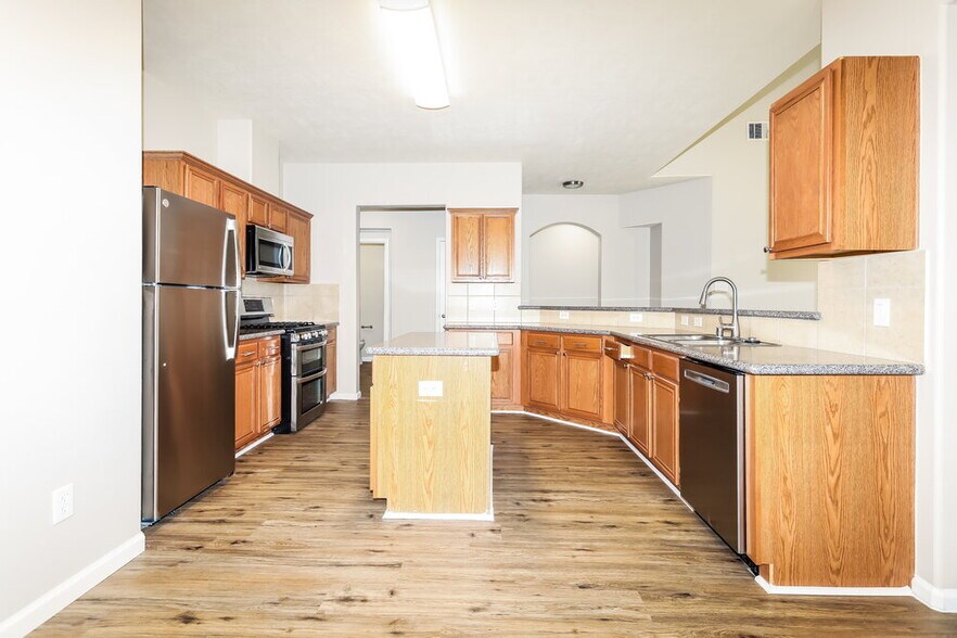 Building Photo - 20203 Louetta Crossing Dr
