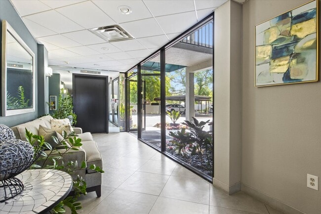 Building Photo - 2 Bedroom 2 Bath Waterview Condo (Palm Place Condominiums)