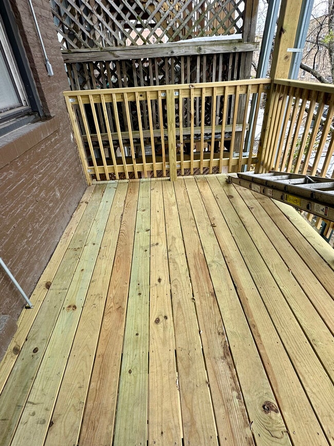 Building Photo - 1311 W Foster Ave