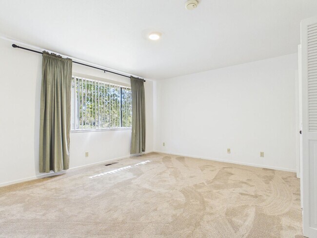 Building Photo - 4 Bedroom family home in Pebble Beach