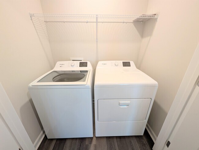 Building Photo - 644 Golden Resin Rd