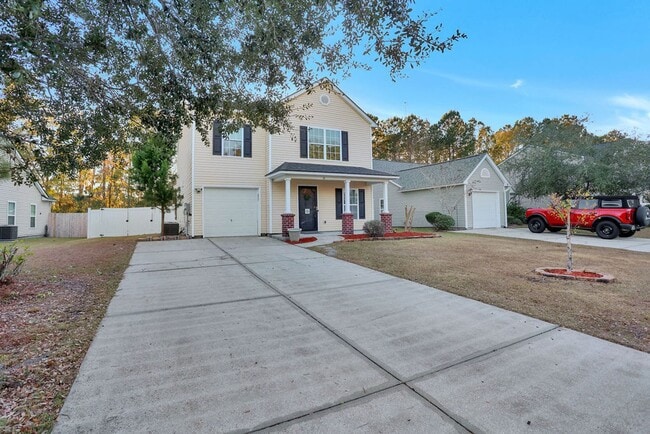 Building Photo - 3 bedroom 2 1/2 bath with loft