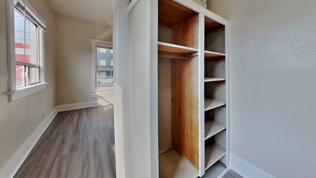 Building Photo - 718 S Yakima Ave