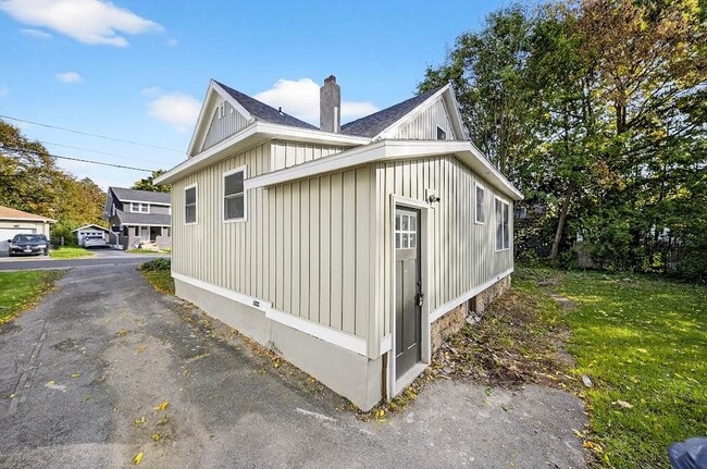 Building Photo - 127 W Warrington Rd