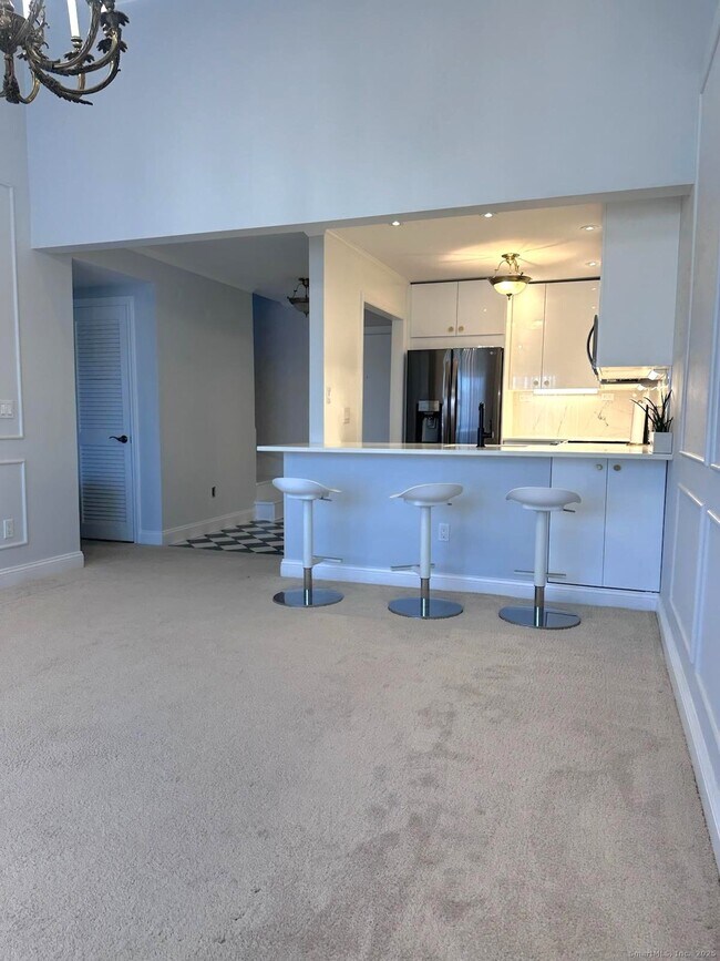 Building Photo - 163 South St