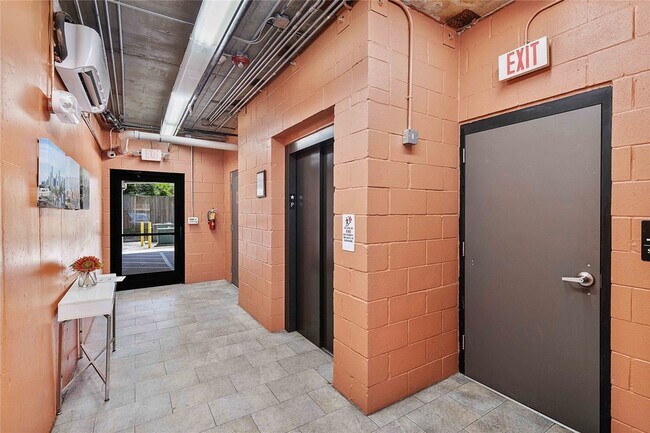 Building Photo - 2802 Morrison St