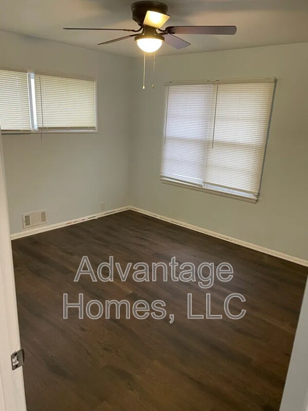 Building Photo - 11357 Sycamore Terrace