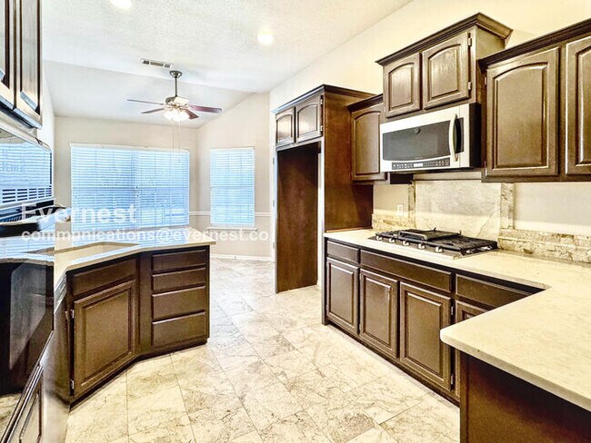 Building Photo - Charming 3-Bed, 2-Bath Home with Fenced Backyard & 2-Car Garage