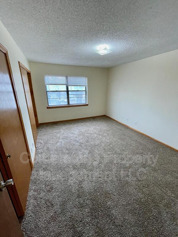 Building Photo - 909 Fir St