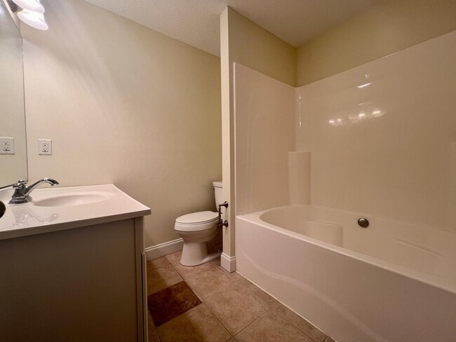 Building Photo - 304 Villa View Dr