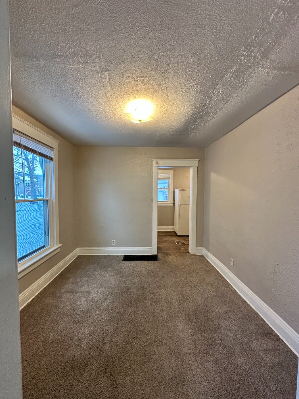 Building Photo - 526 W Beardsley Ave
