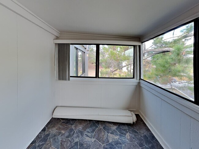 Building Photo - Spacious Rossmoor 2/2 Condo Available Now!