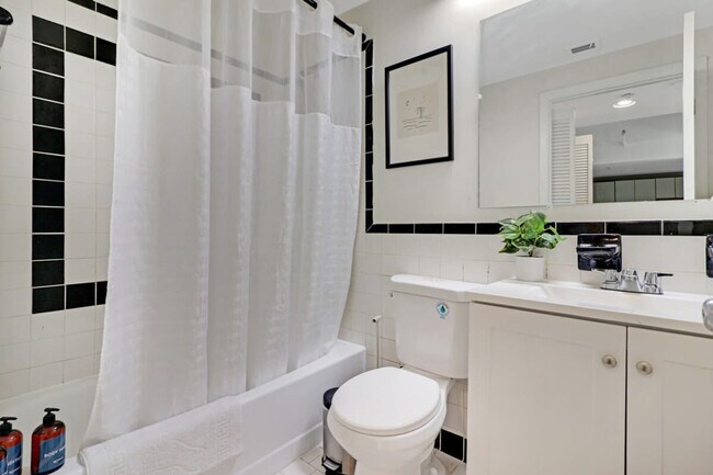 Building Photo - 1300 Collins Ave