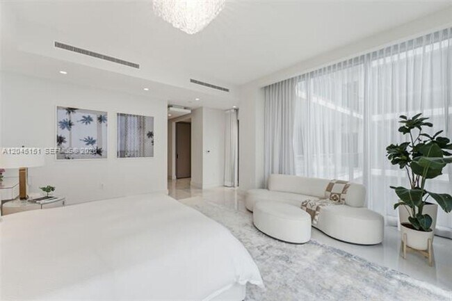 Building Photo - 17901 Collins Ave