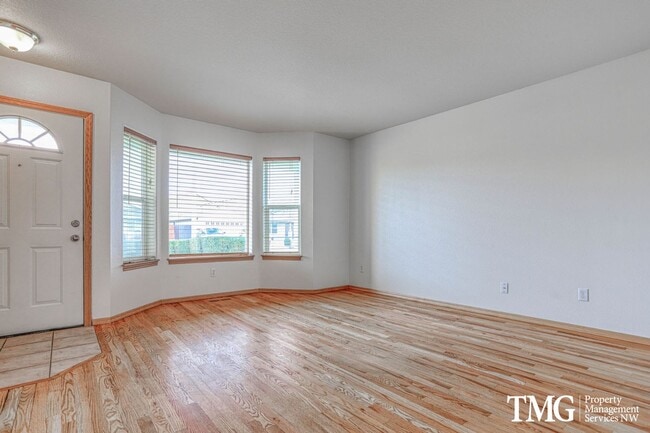 Building Photo - Beautiful Orchards Home with Spacious Layout