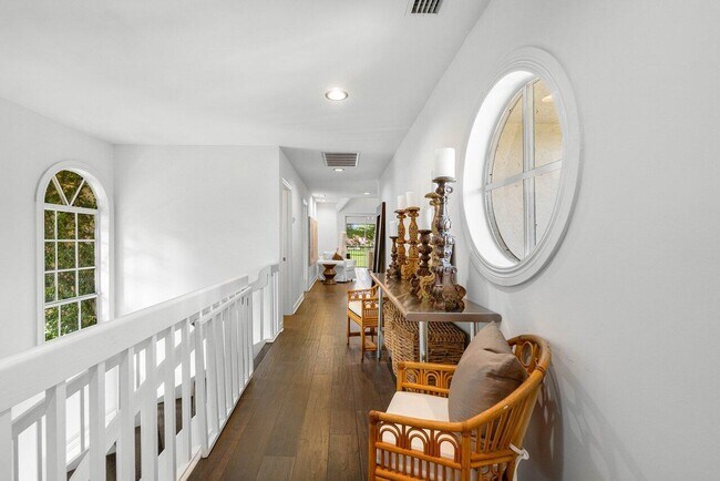 Building Photo - 11823 Pebblewood Dr