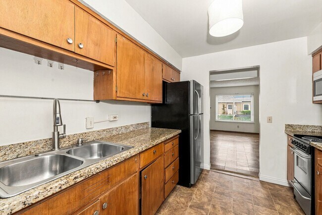 Building Photo - 2727 McGee Ave