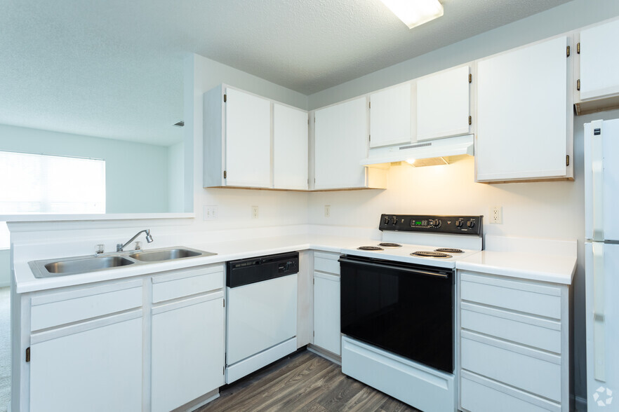 One Bedroom Downstairs Eat In Kitchen - Granville Oaks Apartment Homes