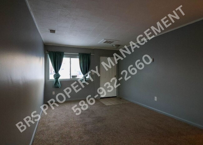 Building Photo - Charming Warren Home Ready for Immediate Occupancy