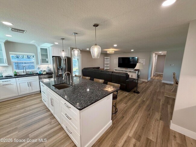 Building Photo - 140 Norwood Ave