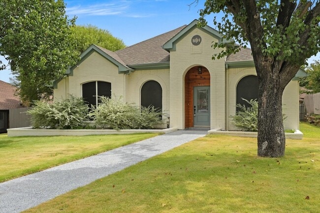 Building Photo - 1216 Bold Forbes Dr