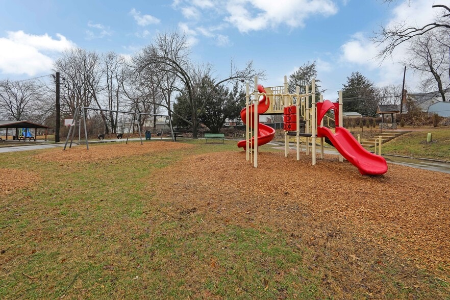 Building Photo - 204 Greenbriar Ln