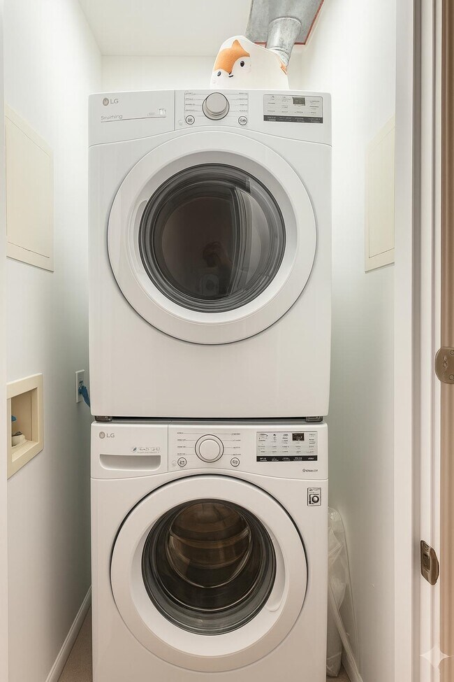 Building Photo - 3683 John F. Kennedy Blvd