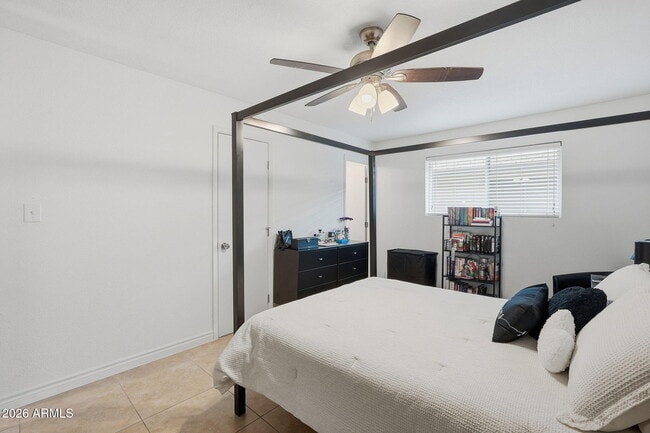 Building Photo - 2015 E Southern Ave