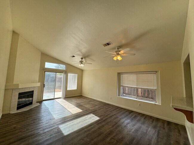 Building Photo - Beautiful home in Riverlakes Community