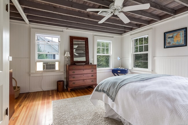 Building Photo - 15 Willard Ave