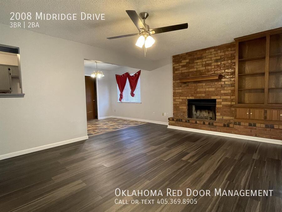 Building Photo - 2008 Midridge Dr