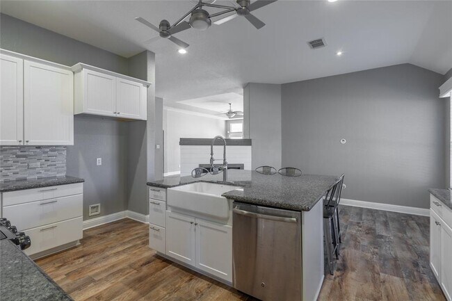 Building Photo - 20851 Cottage Cove Ln