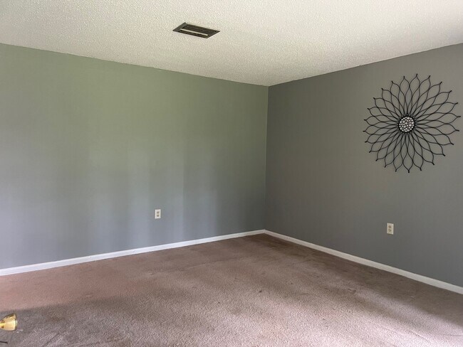 Building Photo - 18700 Bruce Ln